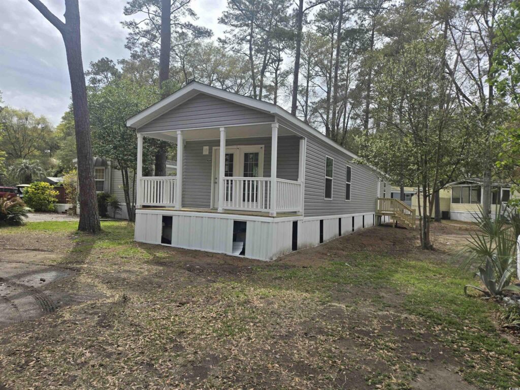 MLS# 2508337
$187,900.00
2 BR, 2 BA
464 West Bank Dr., Murrells Inlet, SC 29576
Waterford Oaks Manufactured Home Community - Leased Land