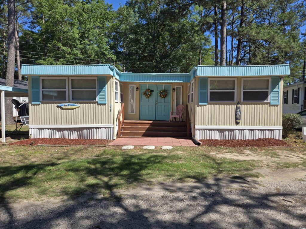 MLS# 2513535
$149,900.00
3 BR, 2 BA
433 East Bank Dr., Murrells Inlet, SC 29576
Waterford Oaks Manufactured Home Community - Leased Land