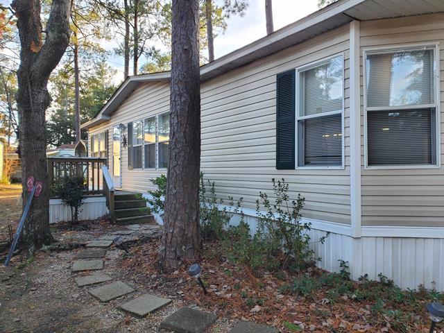 MLS# 2503372
$149,900.00
3 BR, 2 BA
441 East Bank Dr., Murrells Inlet, SC 29576
Waterford Oaks Manufactured Home Community - Leased Land